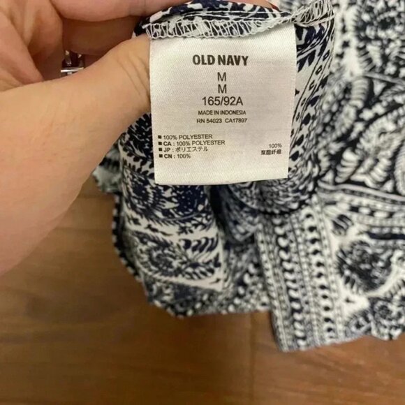 Women’s old navy size medium navy print crew neck top - Picture 4 of 5